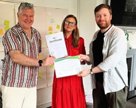 Rev Ash Barker presenting Seedbed graduates with certificates.