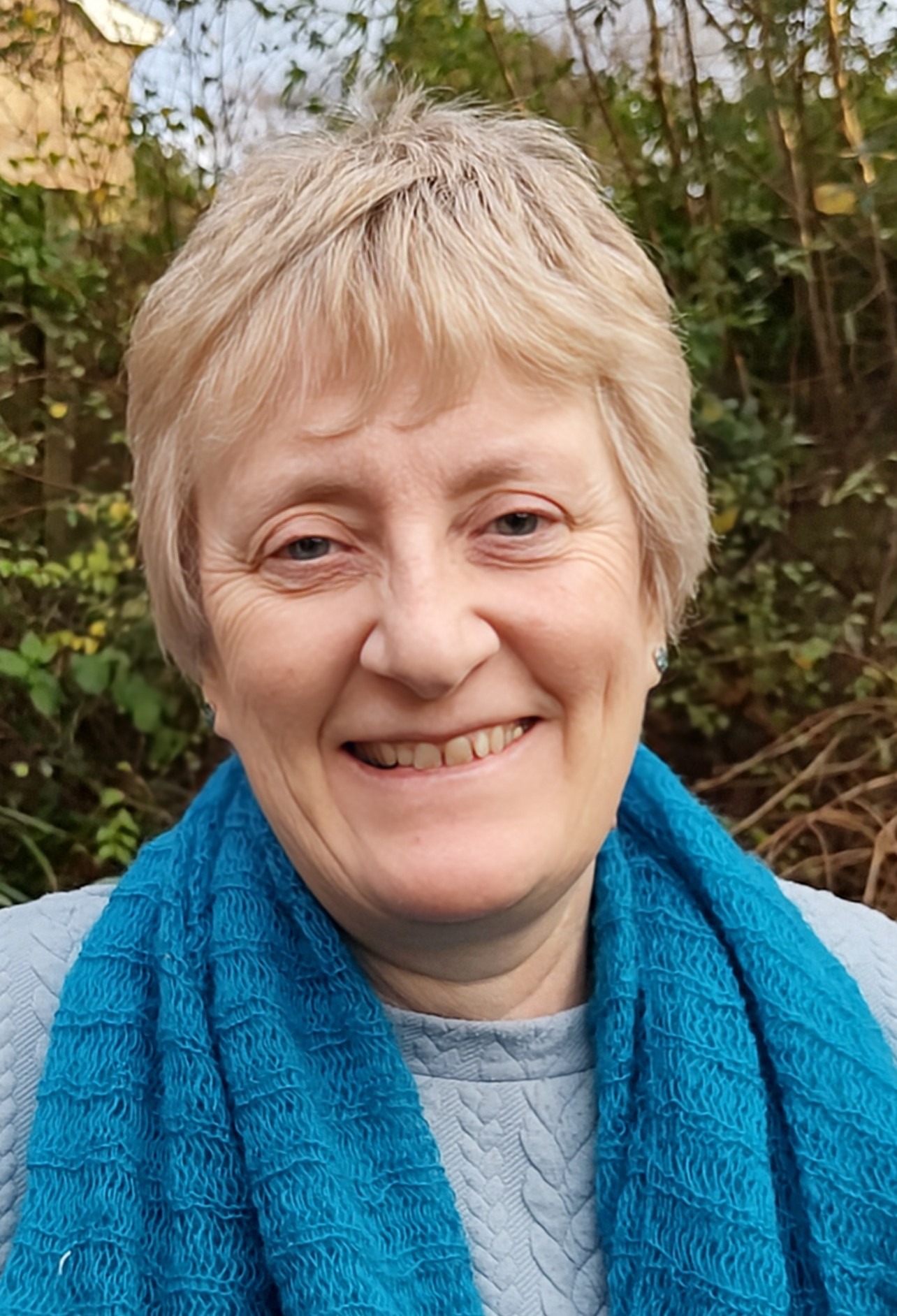 Ms Lindsay Peniston